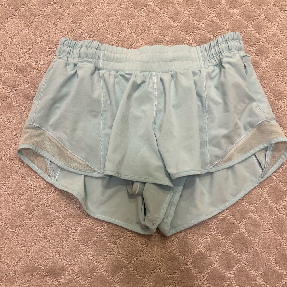 Lulu hotty hot shorts 2.5 size 6